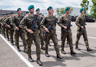 Pododdział z Westerplatte na święcie 16 pułku