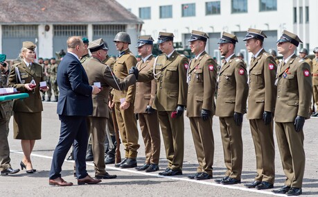 Pododdział z Westerplatte na święcie 16 pułku