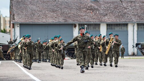 Pododdział z Westerplatte na święcie 16 pułku