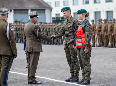 Pododdział z Westerplatte na święcie 16 pułku