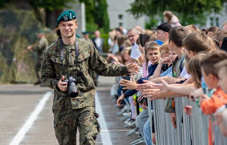 Pododdział z Westerplatte na święcie 16 pułku