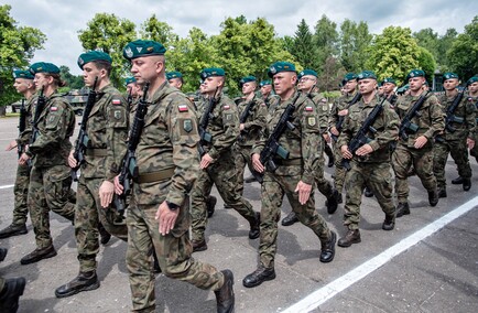Pododdział z Westerplatte na święcie 16 pułku