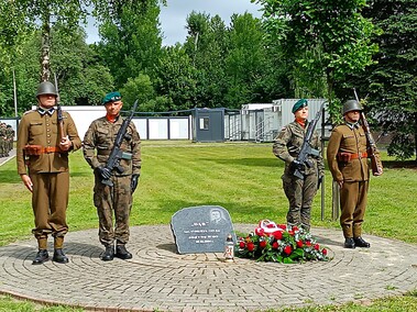 Pododdział z Westerplatte na święcie 16 pułku