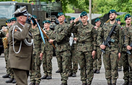 Pododdział z Westerplatte na święcie 16 pułku