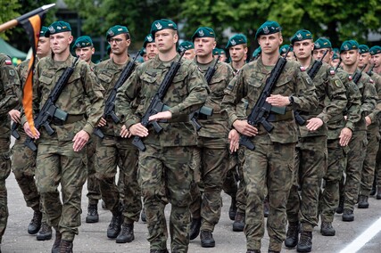 Pododdział z Westerplatte na święcie 16 pułku
