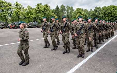 Pododdział z Westerplatte na święcie 16 pułku