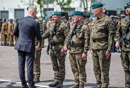 Pododdział z Westerplatte na święcie 16 pułku