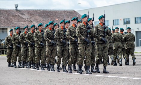 Pododdział z Westerplatte na święcie 16 pułku