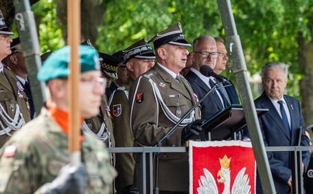 Pododdział z Westerplatte na święcie 16 pułku
