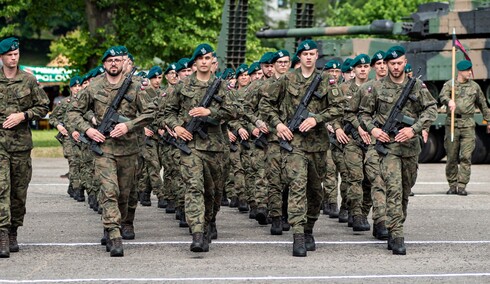 Pododdział z Westerplatte na święcie 16 pułku