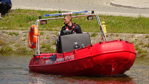 Pomoc strażaków na rzece