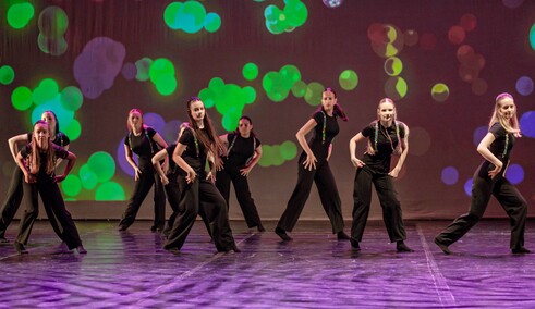 Taneczna osiemnastka szkoły Broadway