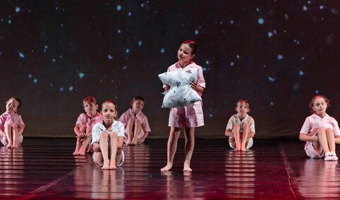 Taneczna osiemnastka szkoły Broadway