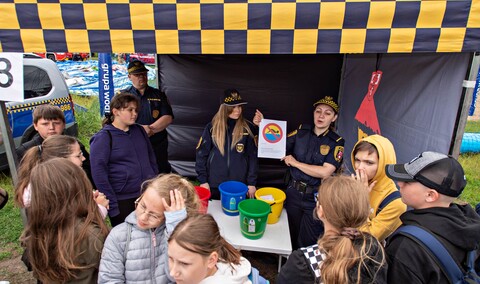 Wakacje tuż, tuż. Jak spędzić je bezpiecznie?