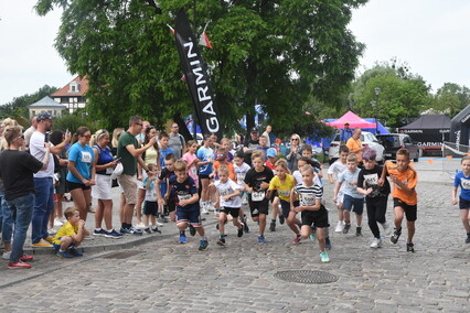 Triathloniści w sercu starówki