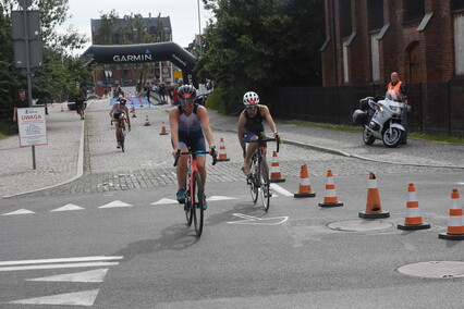 Triathloniści w sercu starówki