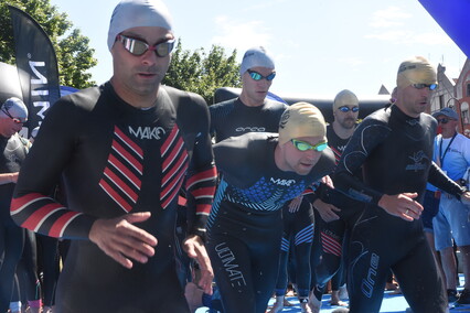 Triathloniści w sercu starówki