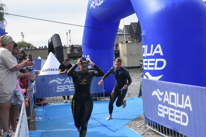 Triathloniści w sercu starówki