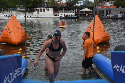 Triathloniści w sercu starówki