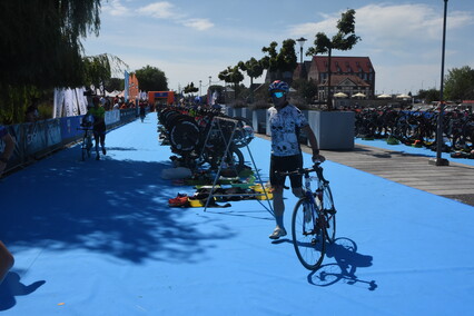 Triathloniści w sercu starówki
