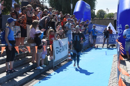 Triathloniści w sercu starówki