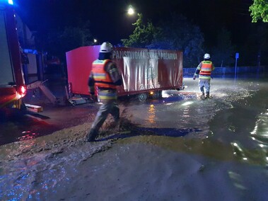 Tolkmicko całą noc walczyło z żywiołem