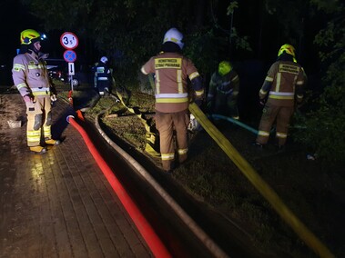 Tolkmicko całą noc walczyło z żywiołem