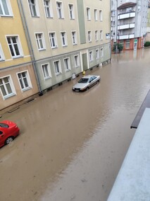 Kumiela też wylała. Zalana ul. Związku Jaszczurczego i okolice