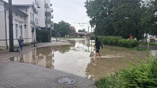 Kumiela też wylała. Zalana ul. Związku Jaszczurczego i okolice
