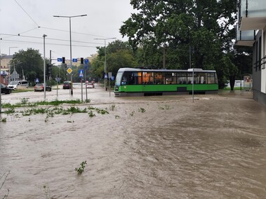 Kumiela też wylała. Zalana ul. Związku Jaszczurczego i okolice