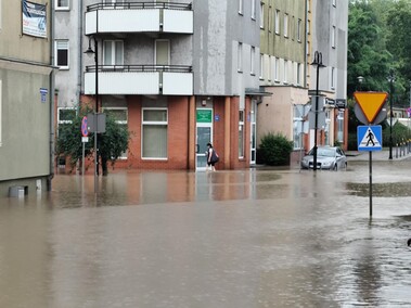 Kumiela też wylała. Zalana ul. Związku Jaszczurczego i okolice