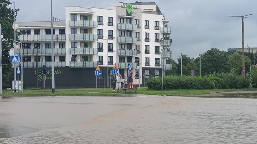 Kumiela też wylała. Zalana ul. Związku Jaszczurczego i okolice