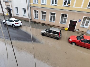 Kumiela też wylała. Zalana ul. Związku Jaszczurczego i okolice