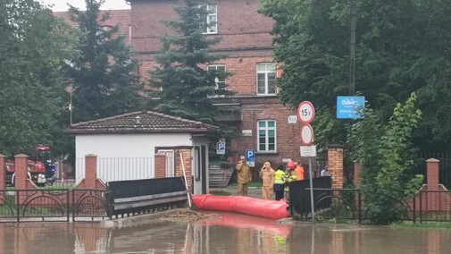 Kumiela też wylała. Zalana ul. Związku Jaszczurczego i okolice