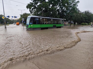 Kumiela też wylała. Zalana ul. Związku Jaszczurczego i okolice