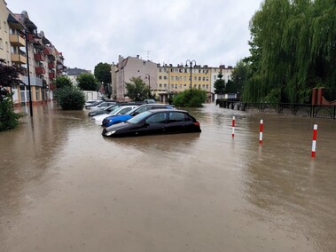 Kumiela też wylała. Zalana ul. Związku Jaszczurczego i okolice