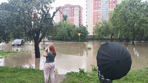 Kumiela też wylała. Zalana ul. Związku Jaszczurczego i okolice