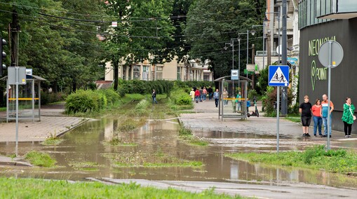 Szpital uratowany przed wodą, okolice zalane