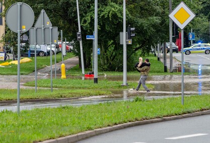 Szpital uratowany przed wodą, okolice zalane
