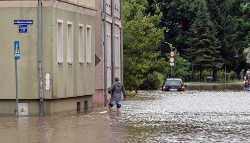 Szpital uratowany przed wodą, okolice zalane