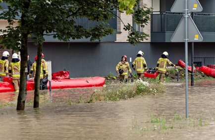 Szpital uratowany przed wodą, okolice zalane