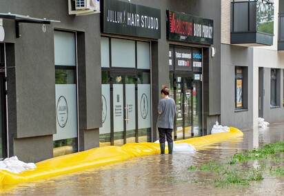 Szpital uratowany przed wodą, okolice zalane