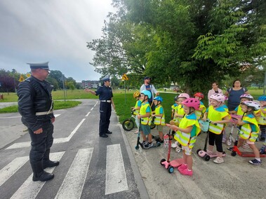 Hulajnogą tylko w kasku i w pojedynkę
