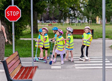Hulajnogą tylko w kasku i w pojedynkę