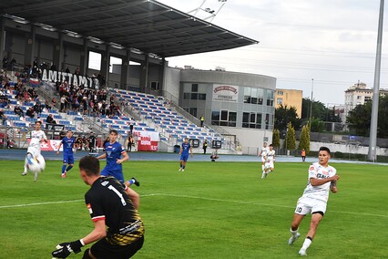\"Absolwenci\" olimpijskiej Akademii dają remis na inaugurację