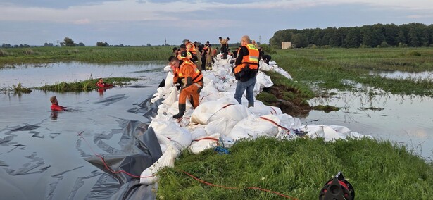 Koniec akcji w Świętym Gaju. Wał został uszczelniony