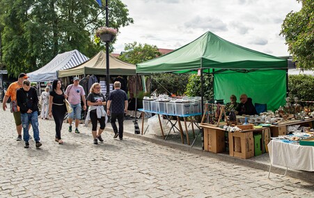 Na straganie w dzień targowy...