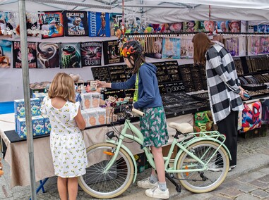 Na straganie w dzień targowy...