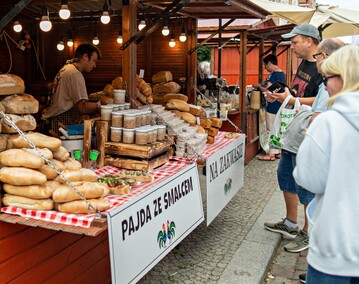 Na straganie w dzień targowy...