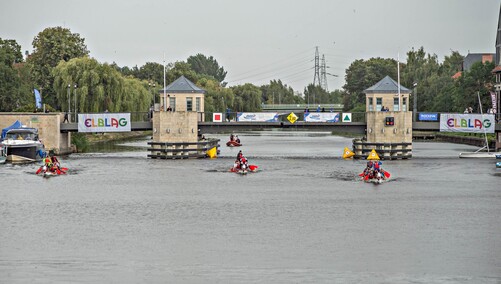 Smocze regaty na elbląskiej rzece